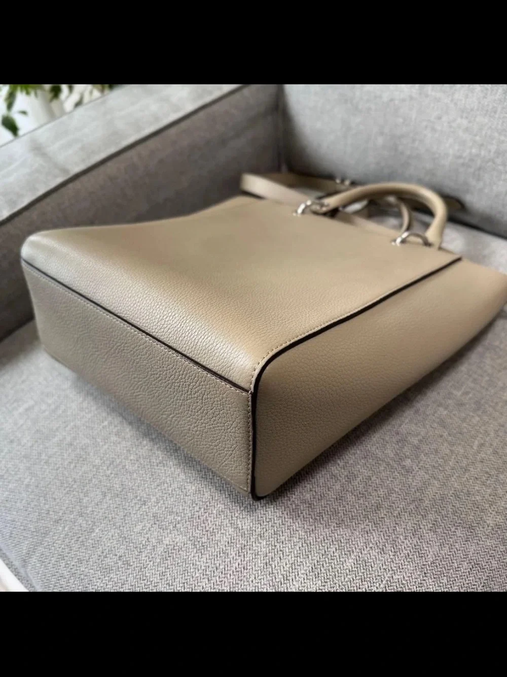 Mulberry Pebbled Leather Tote in Taupe